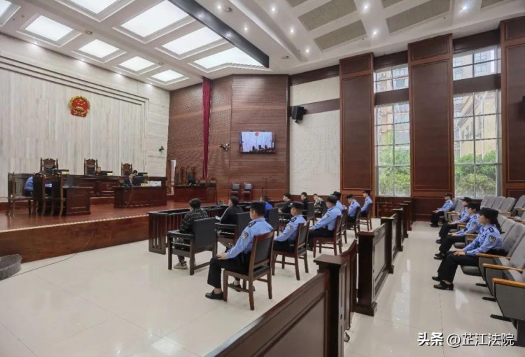 非法出售QQ账号芷江六男子获刑